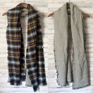 NWT Tahari Reversible Plaid Pattern Scarf